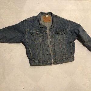 vintage ‘90s Levi’s XL Trucker Big T jacket nice 🎁